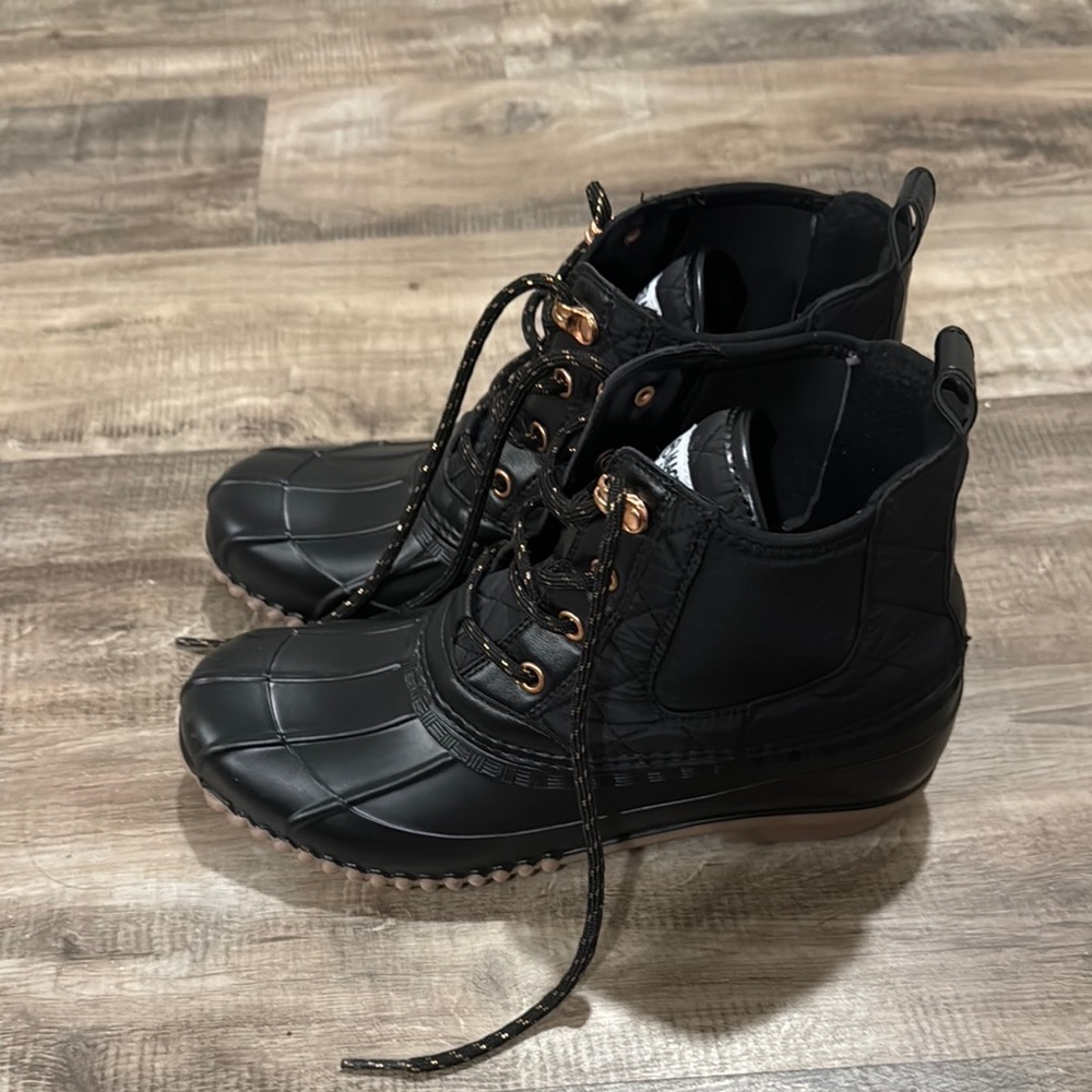 Never worn Magellan Outdoors Black Lace-Up Boots size 8 - Picture 2 of 14